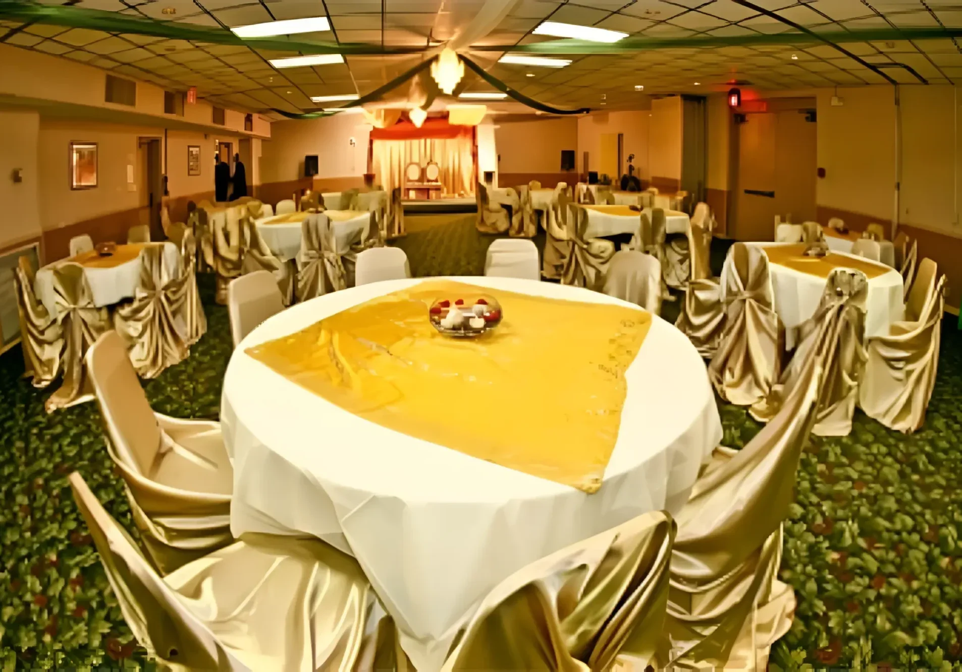 A room with many tables and chairs in it